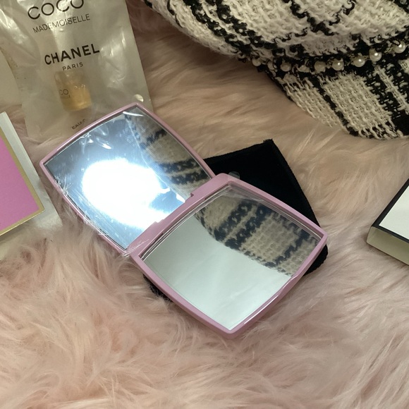 Chanel bundle with fashion hat, double sided mirror, shopping bag & 3 parfumes - Picture 4 of 10